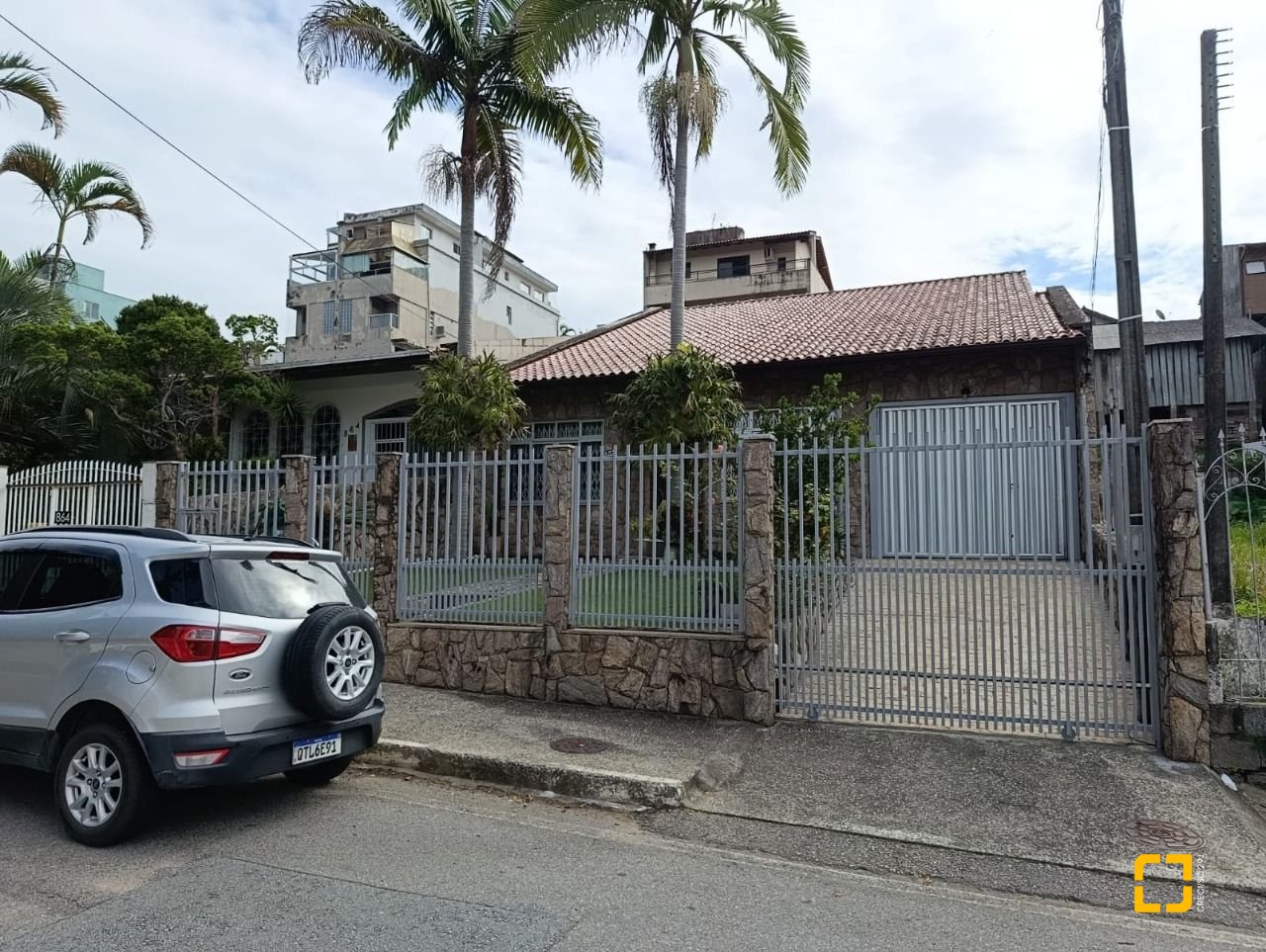 Casa com 139m², 4 quartos (sendo 1 suíte), 2 garagens, no bairro Jardim Atlântico em Florianópolis