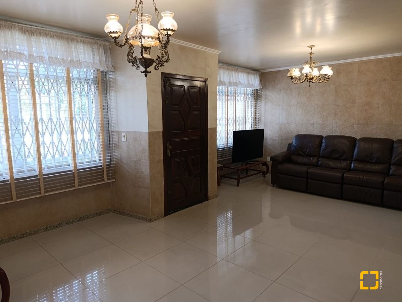 Casa com 139m², 4 quartos (sendo 1 suíte), 2 garagens, no bairro Jardim Atlântico em Florianópolis