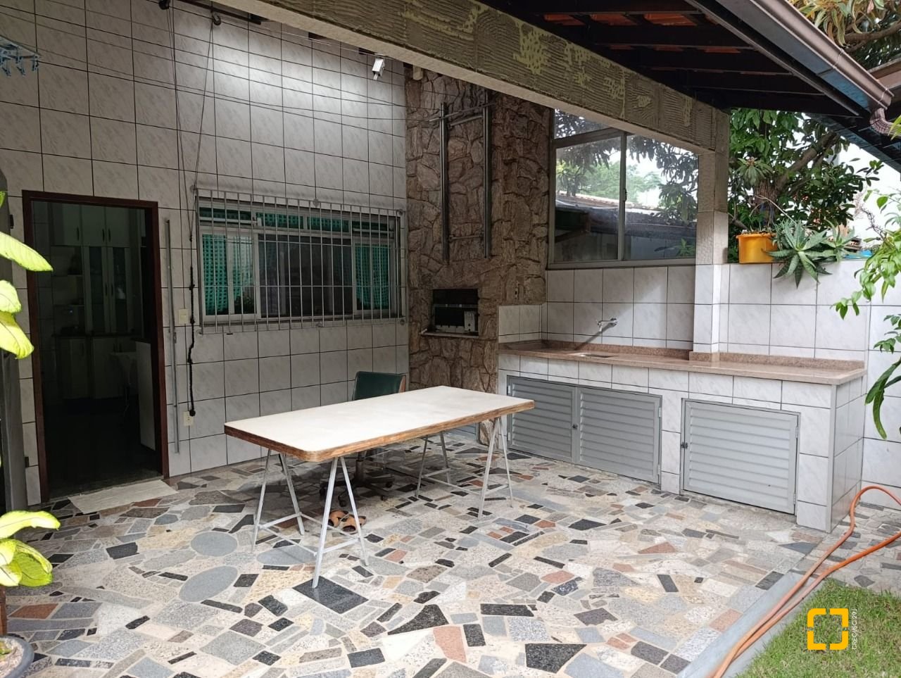 Casa com 139m², 4 quartos (sendo 1 suíte), 2 garagens, no bairro Jardim Atlântico em Florianópolis