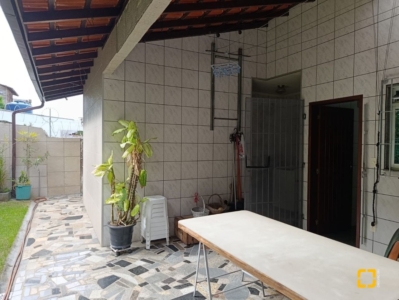 Casa com 139m², 4 quartos (sendo 1 suíte), 2 garagens, no bairro Jardim Atlântico em Florianópolis