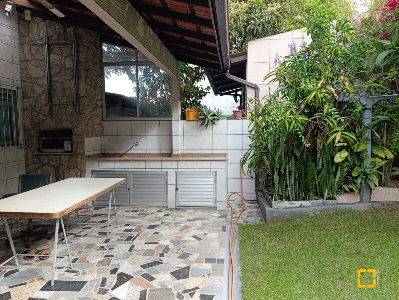 Casa com 139m², 4 quartos (sendo 1 suíte), 2 garagens, no bairro Jardim Atlântico em Florianópolis
