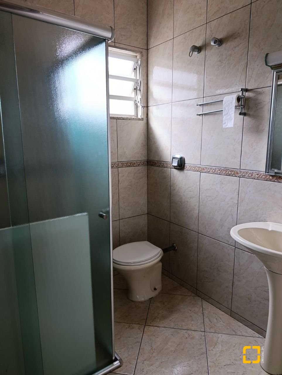 Casa com 139m², 4 quartos (sendo 1 suíte), 2 garagens, no bairro Jardim Atlântico em Florianópolis