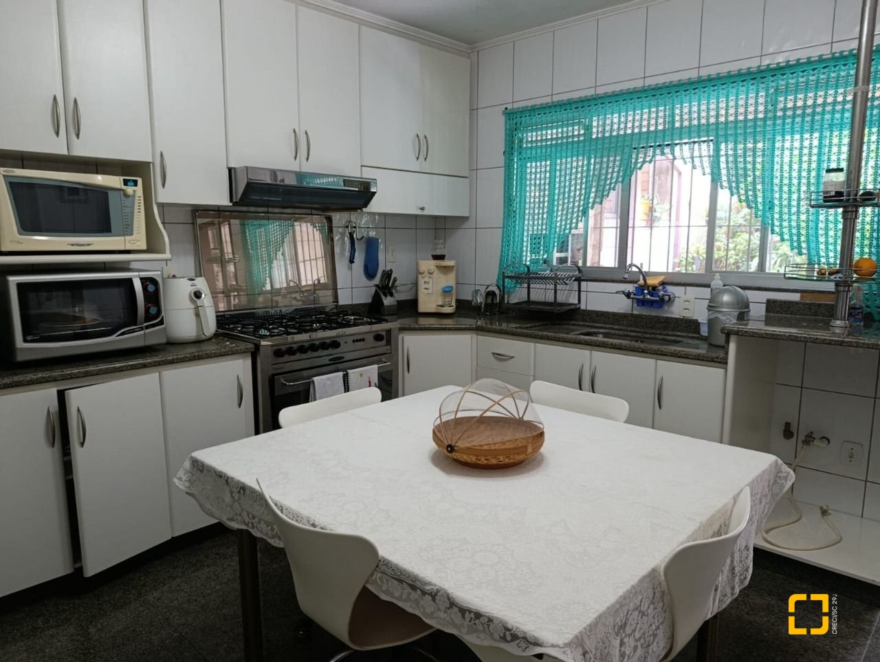 Casa com 139m², 4 quartos (sendo 1 suíte), 2 garagens, no bairro Jardim Atlântico em Florianópolis
