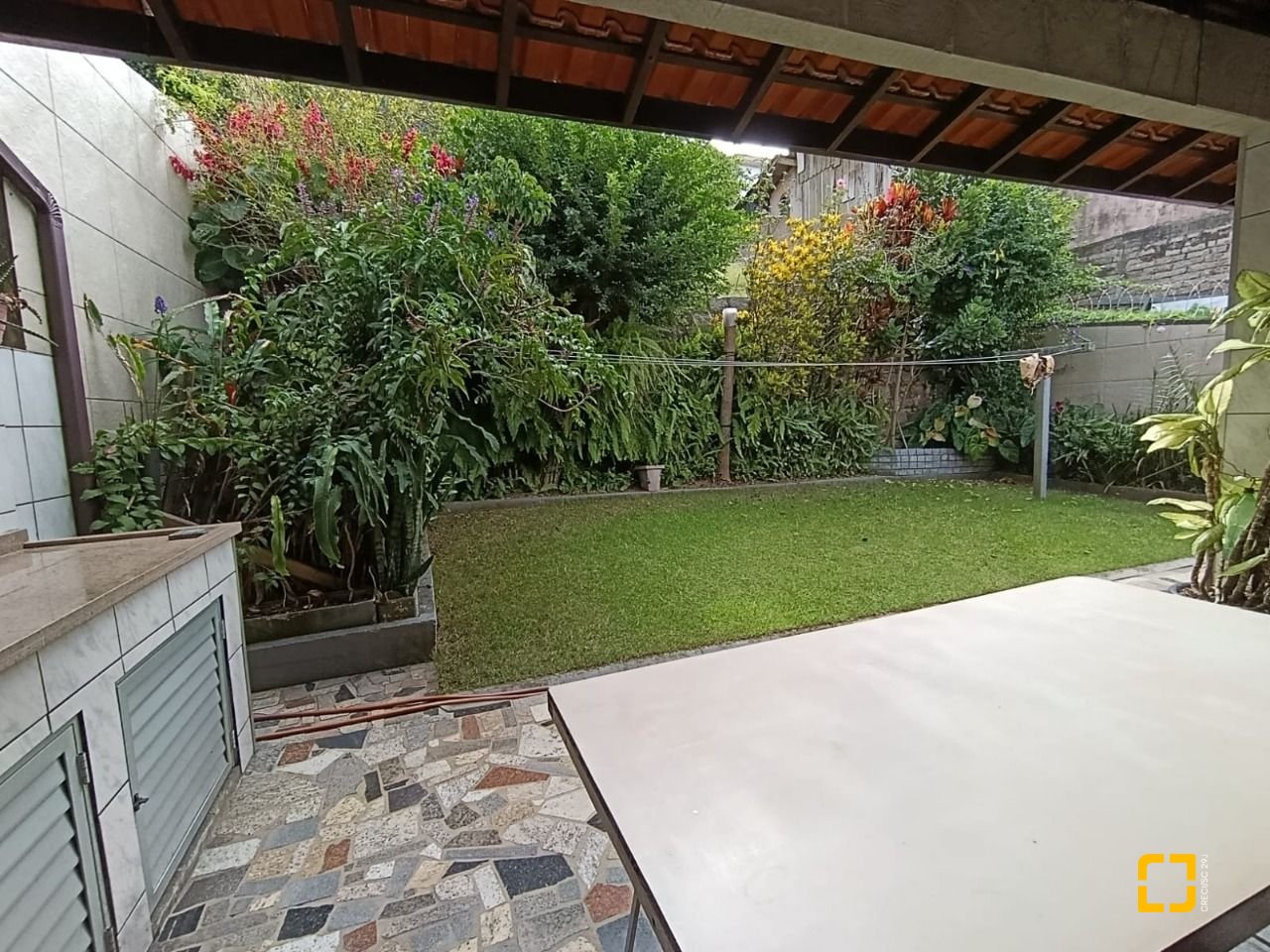 Casa com 139m², 4 quartos (sendo 1 suíte), 2 garagens, no bairro Jardim Atlântico em Florianópolis