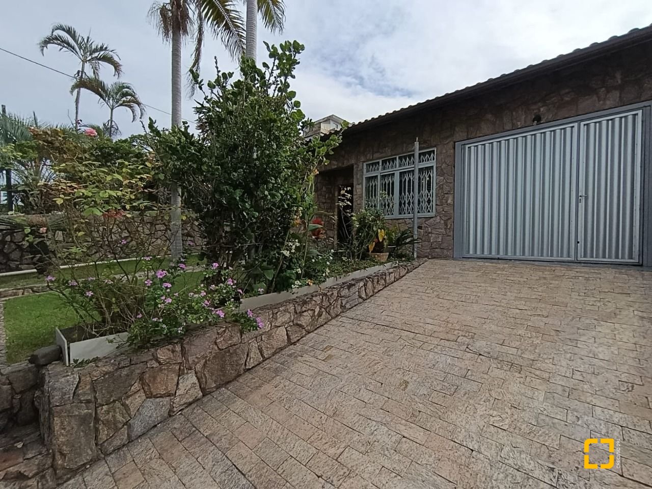 Casa com 139m², 4 quartos (sendo 1 suíte), 2 garagens, no bairro Jardim Atlântico em Florianópolis