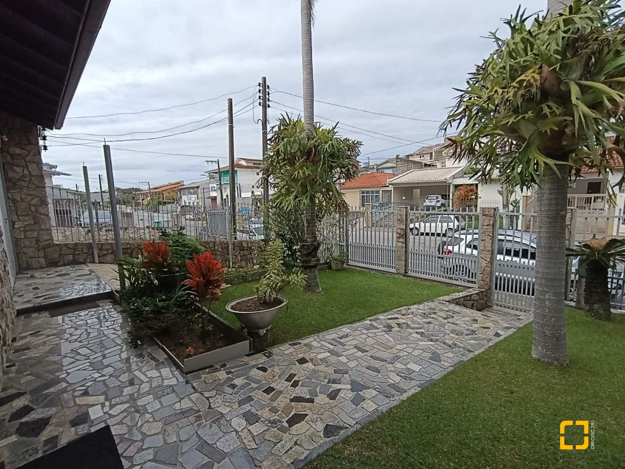 Casa com 139m², 4 quartos (sendo 1 suíte), 2 garagens, no bairro Jardim Atlântico em Florianópolis