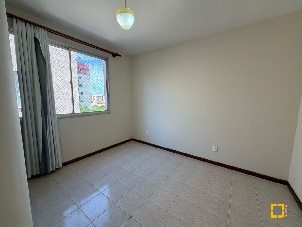 Apartamento com 96m², 4 quartos (sendo 1 suíte), 1 garagem, no bairro Capoeiras em Florianópolis
