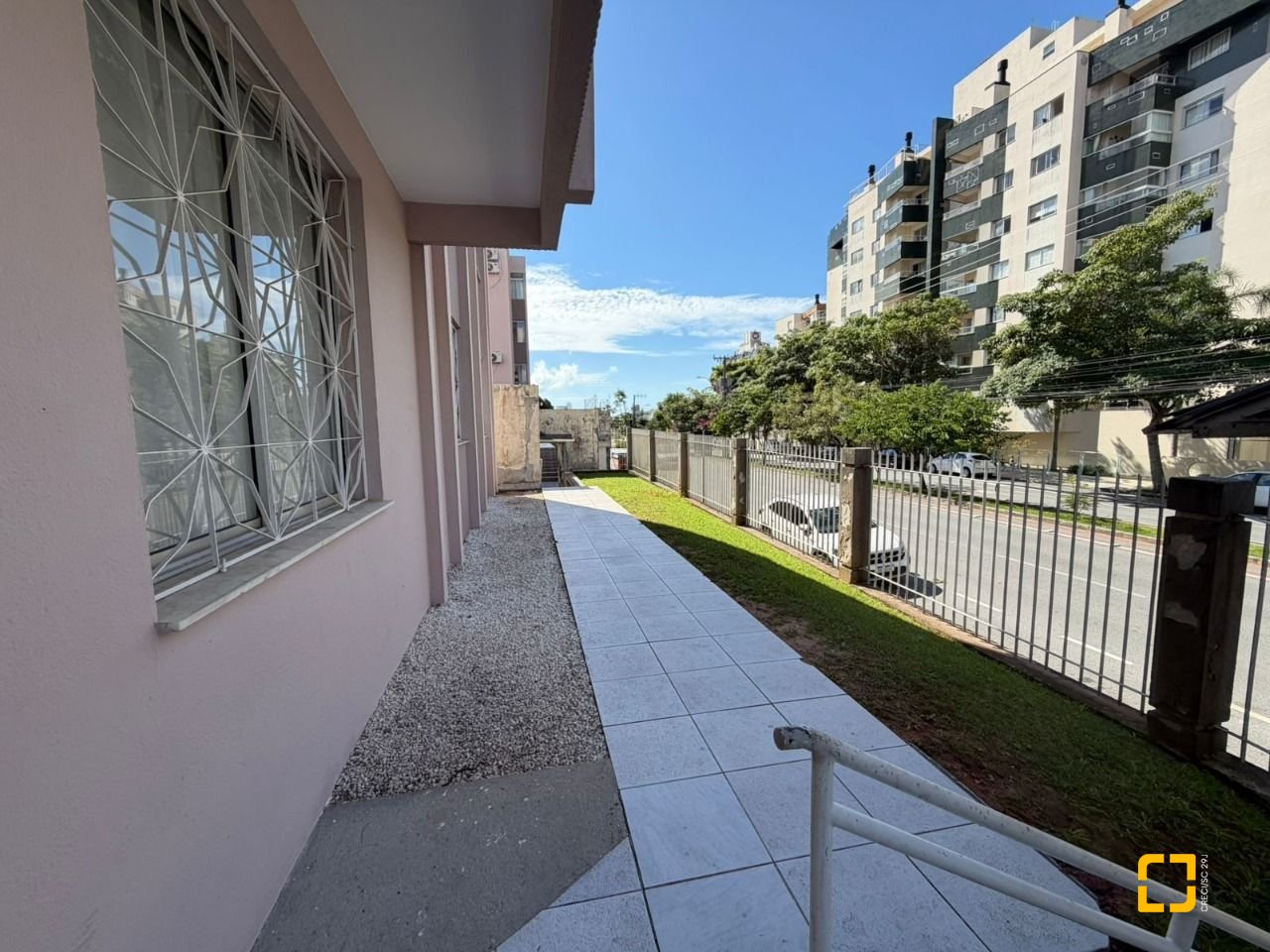Apartamento com 96m², 4 quartos (sendo 1 suíte), 1 garagem, no bairro Capoeiras em Florianópolis