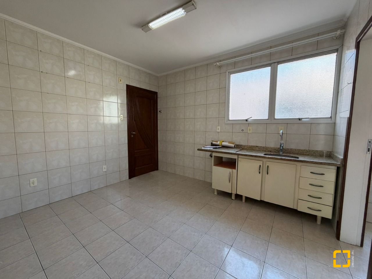 Apartamento com 96m², 4 quartos (sendo 1 suíte), 1 garagem, no bairro Capoeiras em Florianópolis
