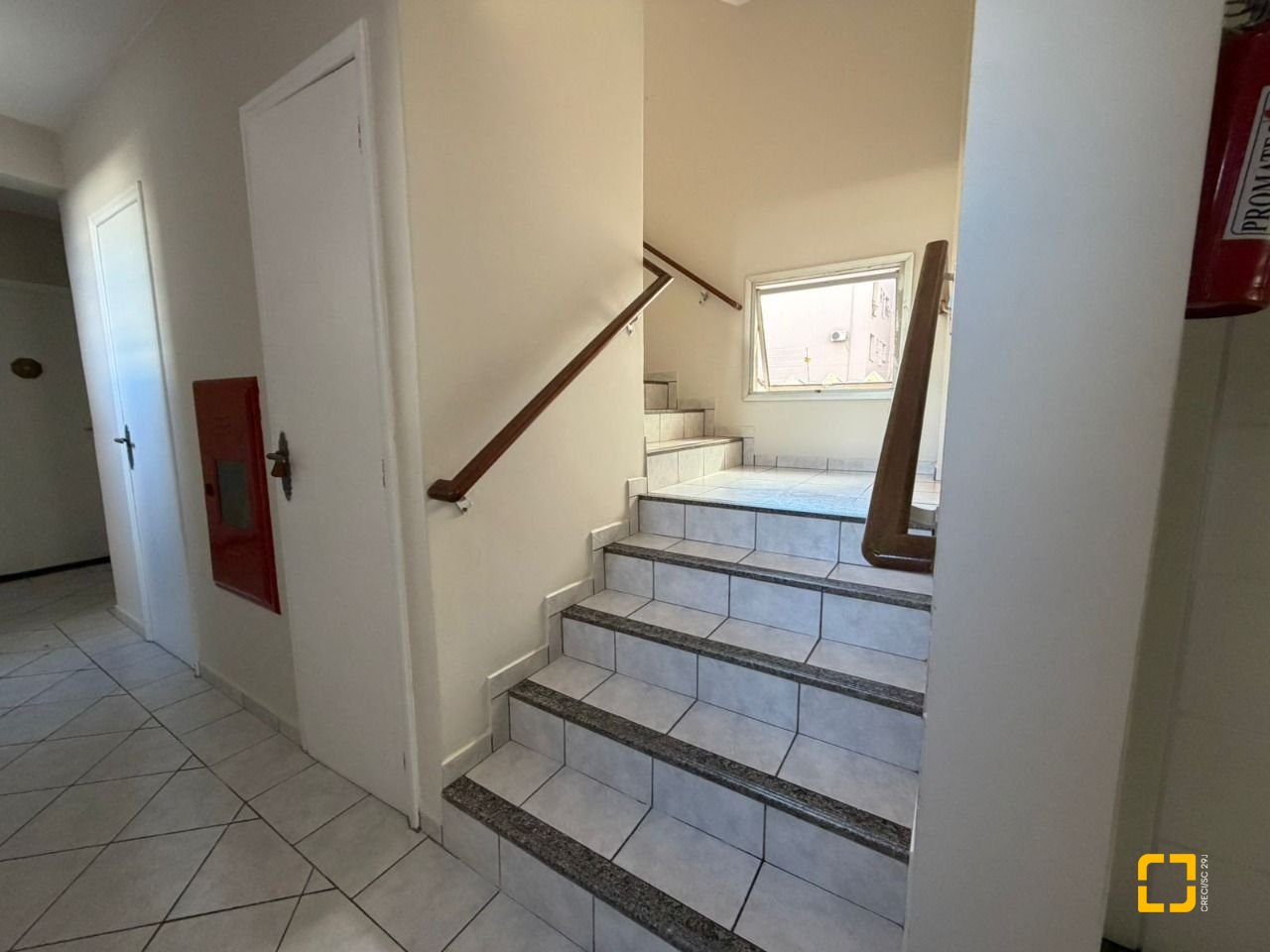 Apartamento com 96m², 4 quartos (sendo 1 suíte), 1 garagem, no bairro Capoeiras em Florianópolis
