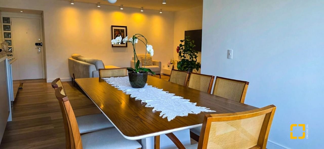 Apartamento com 107m², 4 quartos (sendo 1 suíte), 2 garagens, no bairro Jurerê em Florianópolis