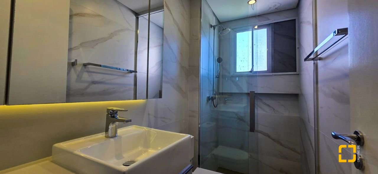 Apartamento com 107m², 4 quartos (sendo 1 suíte), 2 garagens, no bairro Jurerê em Florianópolis