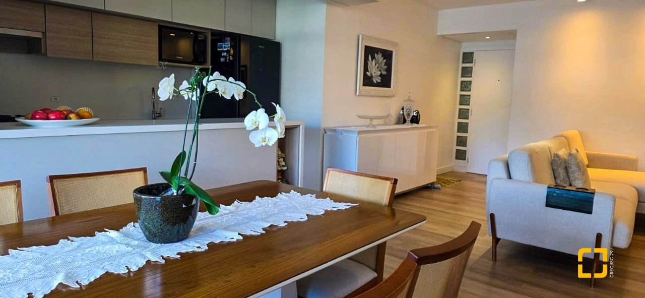 Apartamento com 107m², 4 quartos (sendo 1 suíte), 2 garagens, no bairro Jurerê em Florianópolis