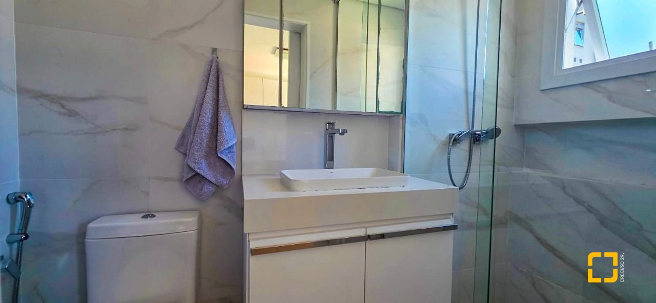 Apartamento com 107m², 4 quartos (sendo 1 suíte), 2 garagens, no bairro Jurerê em Florianópolis