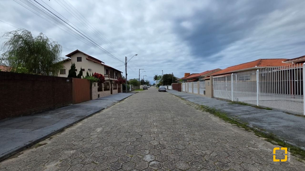 Terreno com 360m², no bairro Carianos em Florianópolis