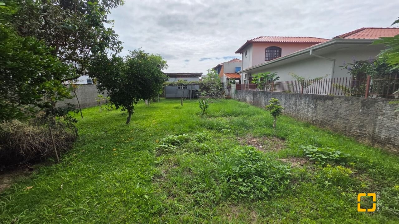 Terreno com 360m², no bairro Carianos em Florianópolis