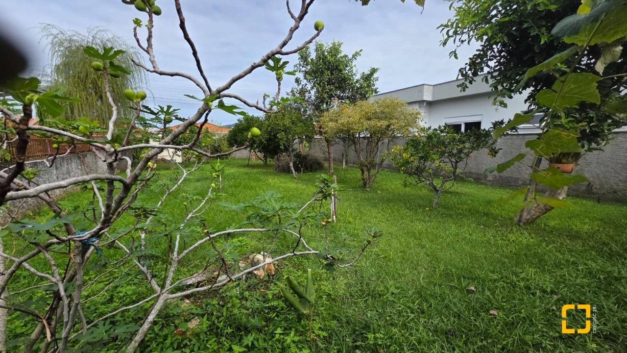 Terreno com 360m², no bairro Carianos em Florianópolis