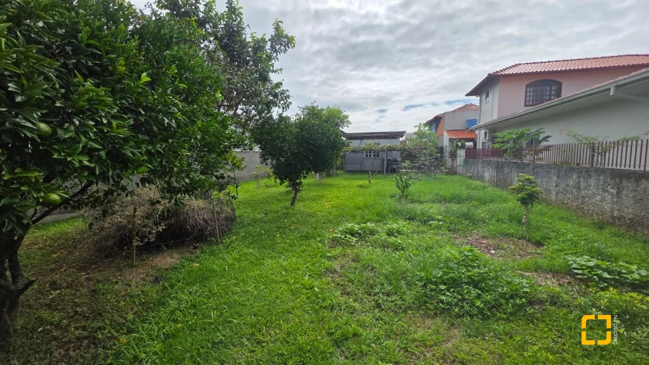 Terreno com 360m², no bairro Carianos em Florianópolis