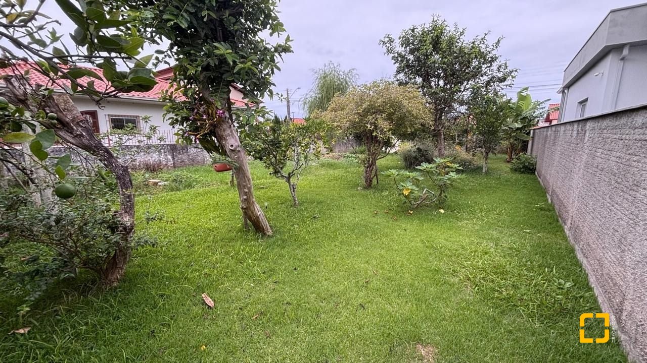 Terreno com 360m², no bairro Carianos em Florianópolis