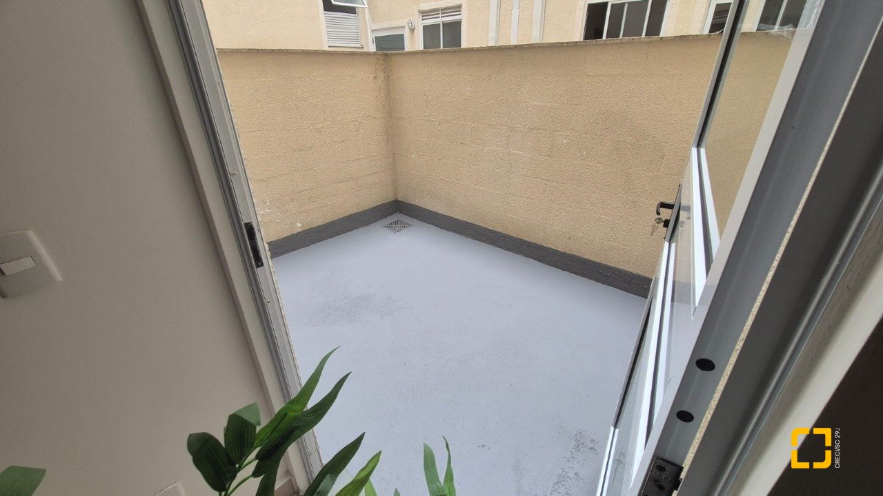 Apartamento com 47m², 2 quartos, 1 garagem, no bairro Sertão do Maruim em São José