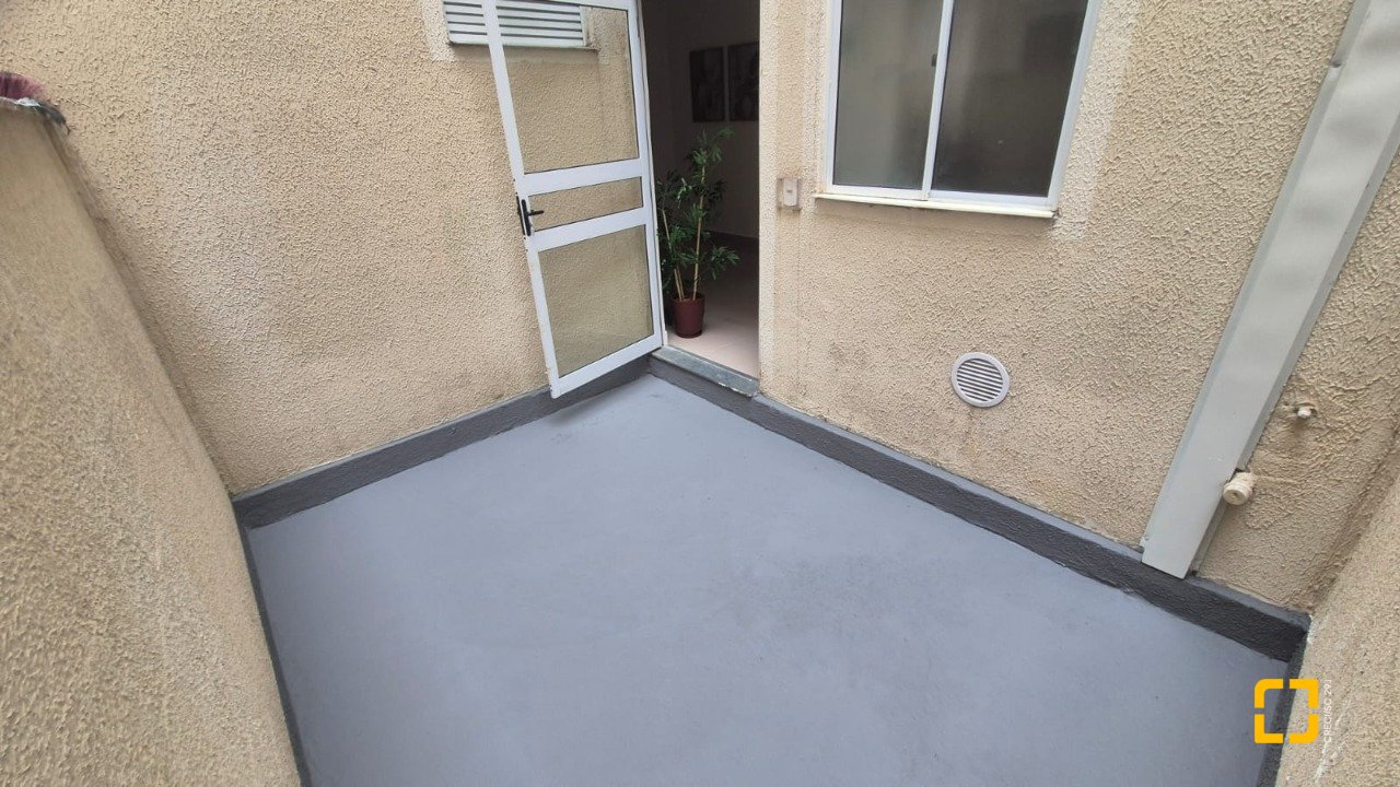 Apartamento com 47m², 2 quartos, 1 garagem, no bairro Sertão do Maruim em São José