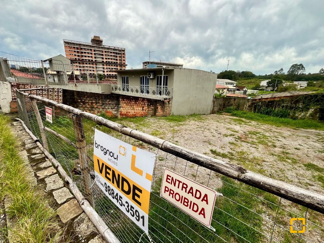 Terreno com 294m², no bairro Areias em São José