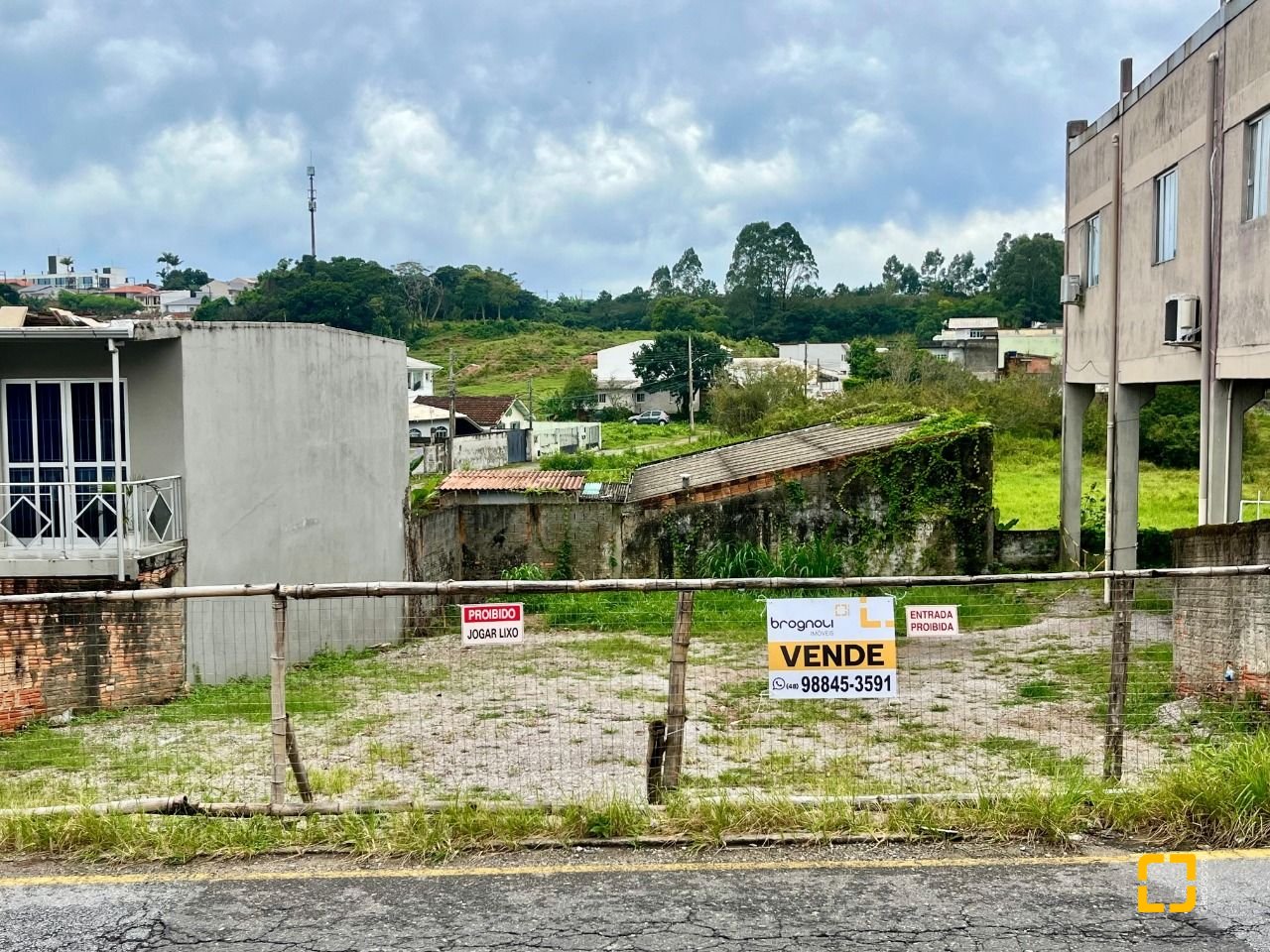 Terreno com 294m², no bairro Areias em São José
