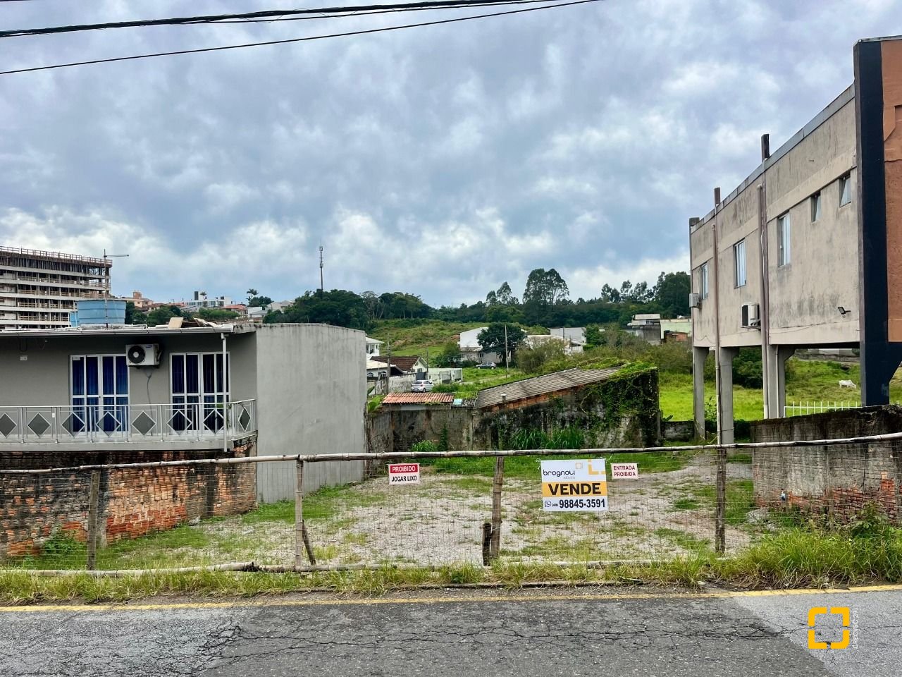 Terreno com 294m², no bairro Areias em São José