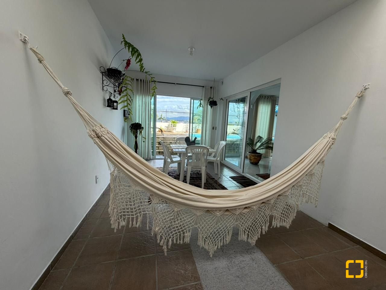 Casa com 241m², 5 quartos (sendo 2 suítes), 4 garagens, no bairro Bom Abrigo em Florianópolis