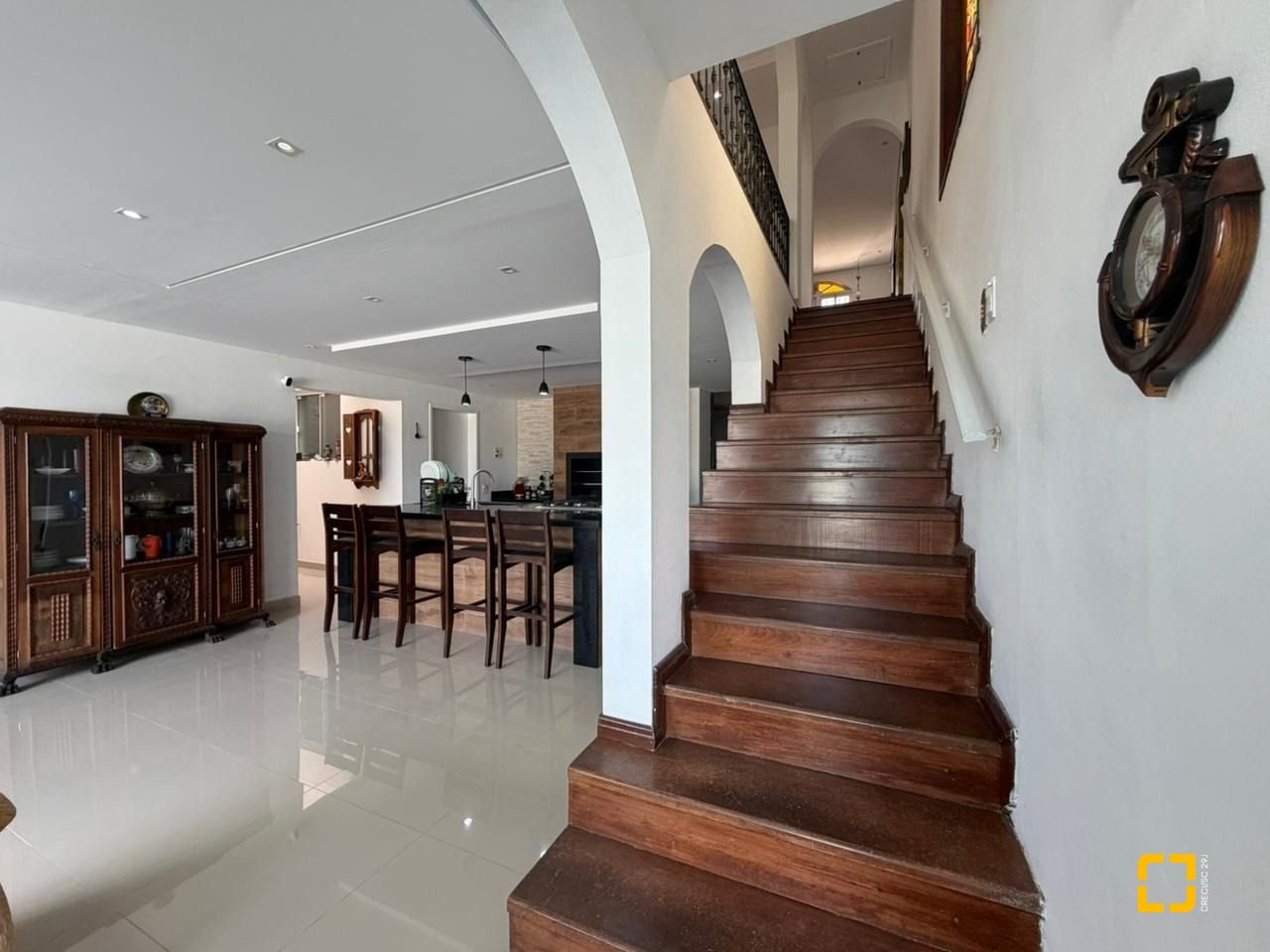 Casa com 241m², 5 quartos (sendo 2 suítes), 4 garagens, no bairro Bom Abrigo em Florianópolis