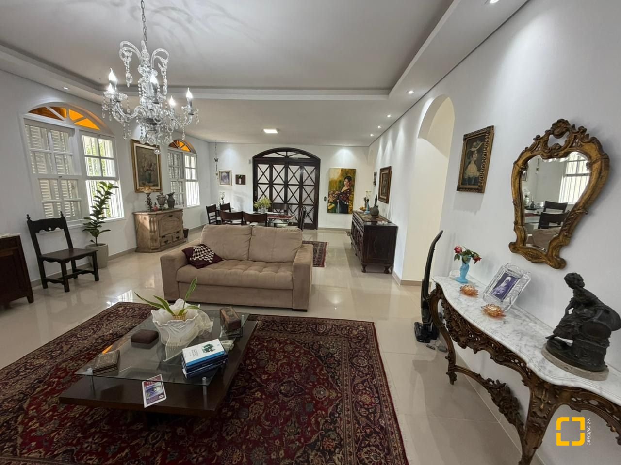 Casa com 241m², 5 quartos (sendo 2 suítes), 4 garagens, no bairro Bom Abrigo em Florianópolis
