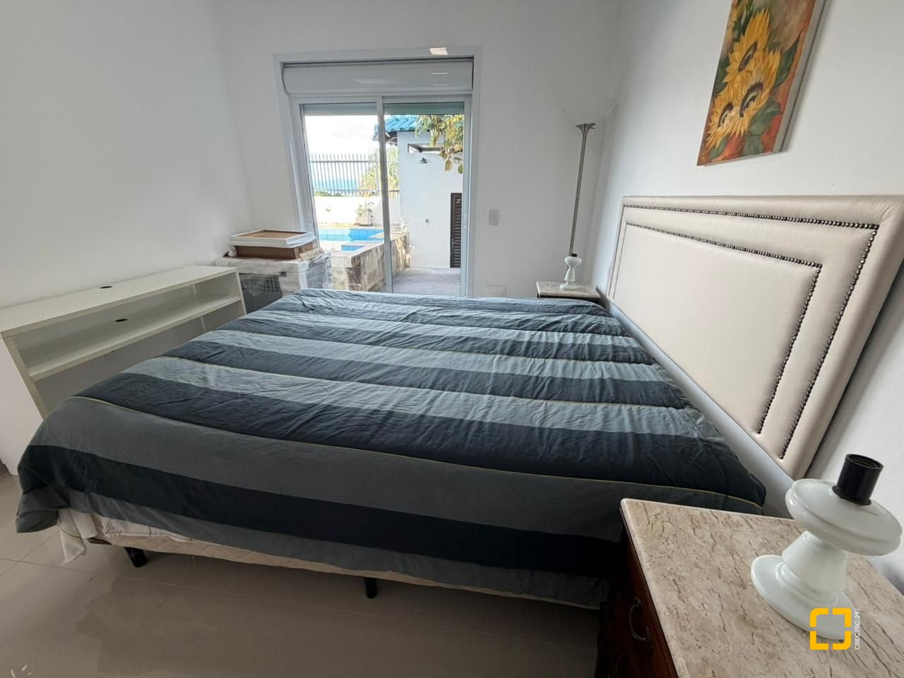 Casa com 241m², 5 quartos (sendo 2 suítes), 4 garagens, no bairro Bom Abrigo em Florianópolis