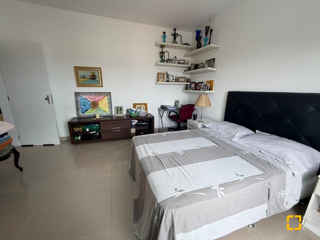 Casa com 241m², 5 quartos (sendo 2 suítes), 4 garagens, no bairro Bom Abrigo em Florianópolis