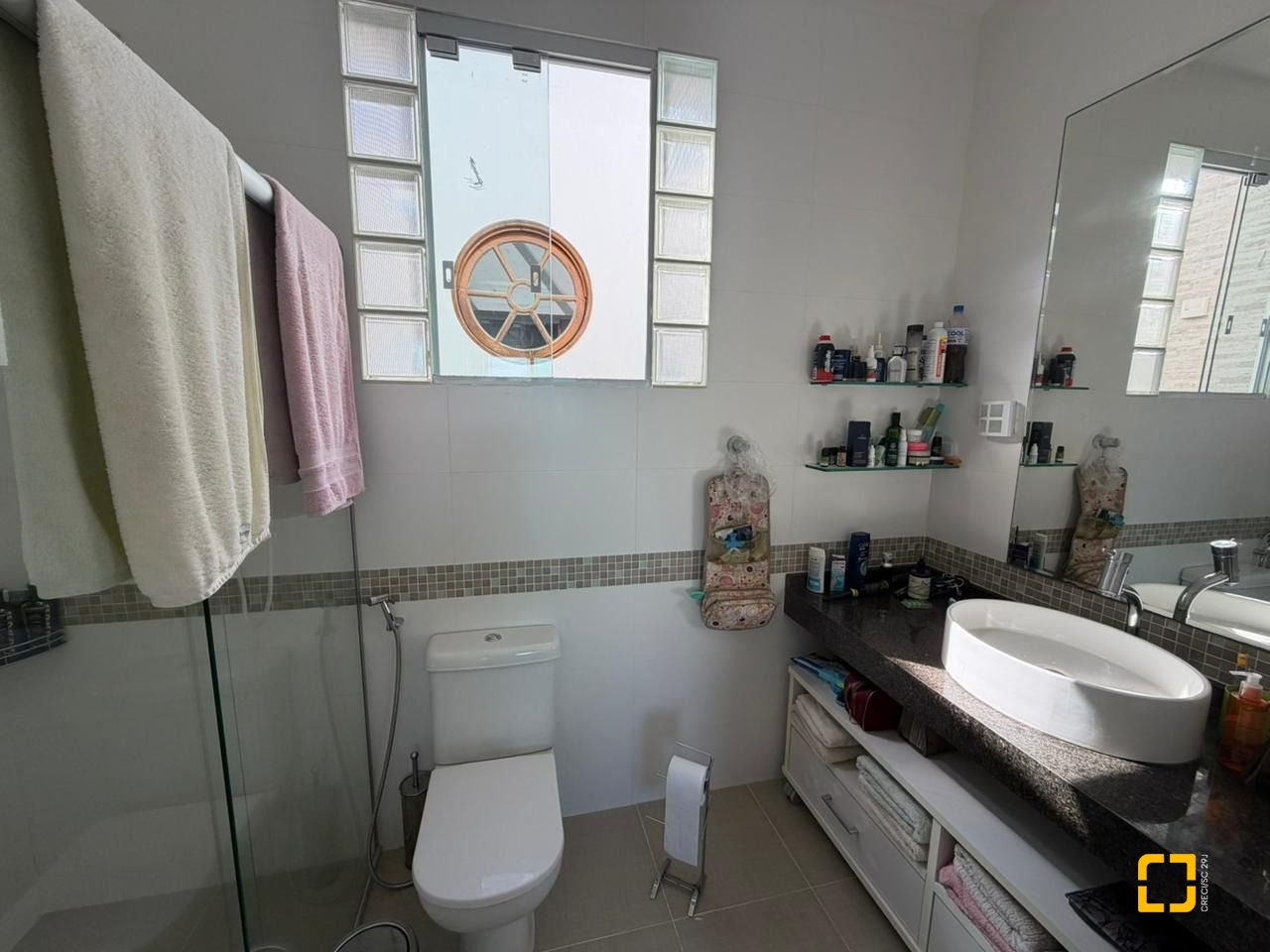 Casa com 241m², 5 quartos (sendo 2 suítes), 4 garagens, no bairro Bom Abrigo em Florianópolis