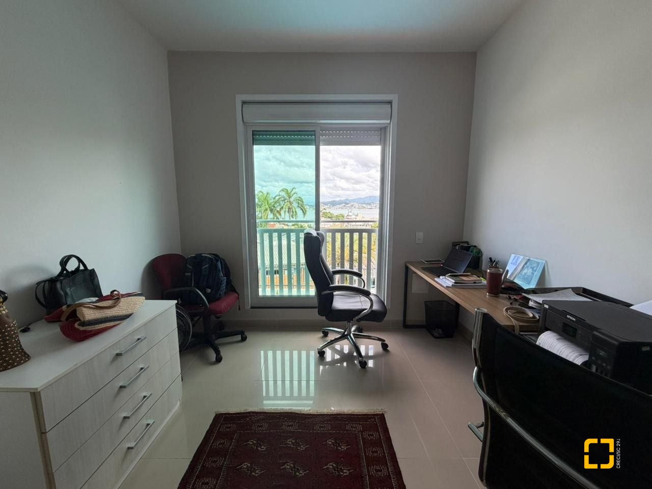 Casa com 241m², 5 quartos (sendo 2 suítes), 4 garagens, no bairro Bom Abrigo em Florianópolis