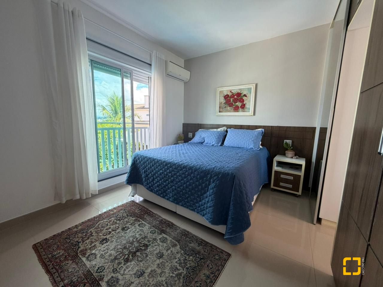 Casa com 241m², 5 quartos (sendo 2 suítes), 4 garagens, no bairro Bom Abrigo em Florianópolis
