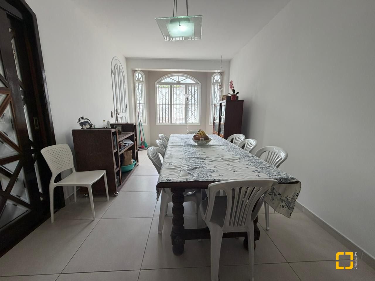 Casa com 241m², 5 quartos (sendo 2 suítes), 4 garagens, no bairro Bom Abrigo em Florianópolis