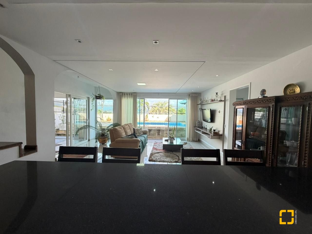 Casa com 241m², 5 quartos (sendo 2 suítes), 4 garagens, no bairro Bom Abrigo em Florianópolis