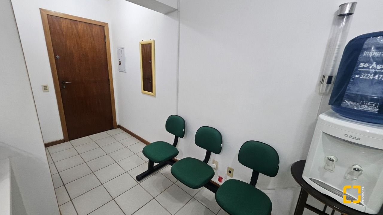 Sala com 32m², no bairro Centro em Florianópolis