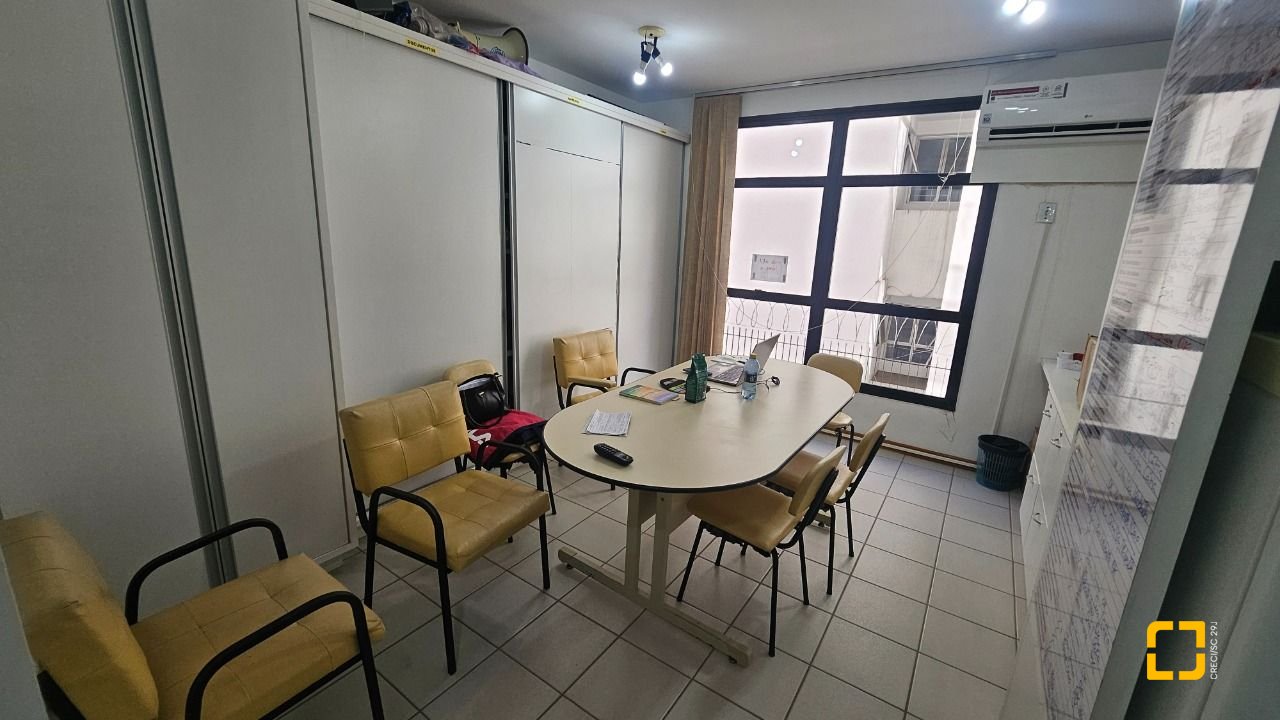 Sala com 32m², no bairro Centro em Florianópolis