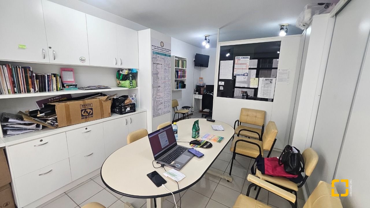 Sala com 32m², no bairro Centro em Florianópolis