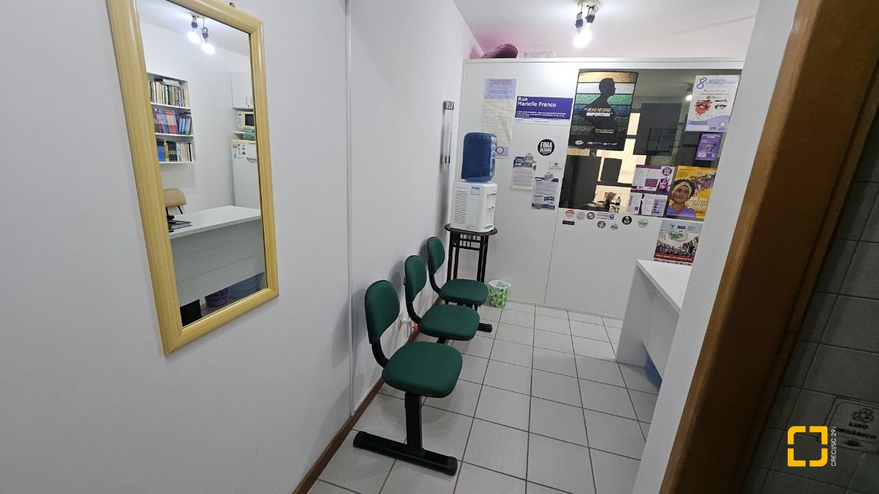 Sala com 32m², no bairro Centro em Florianópolis