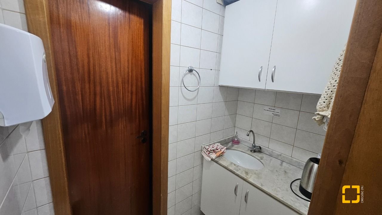 Sala com 32m², no bairro Centro em Florianópolis