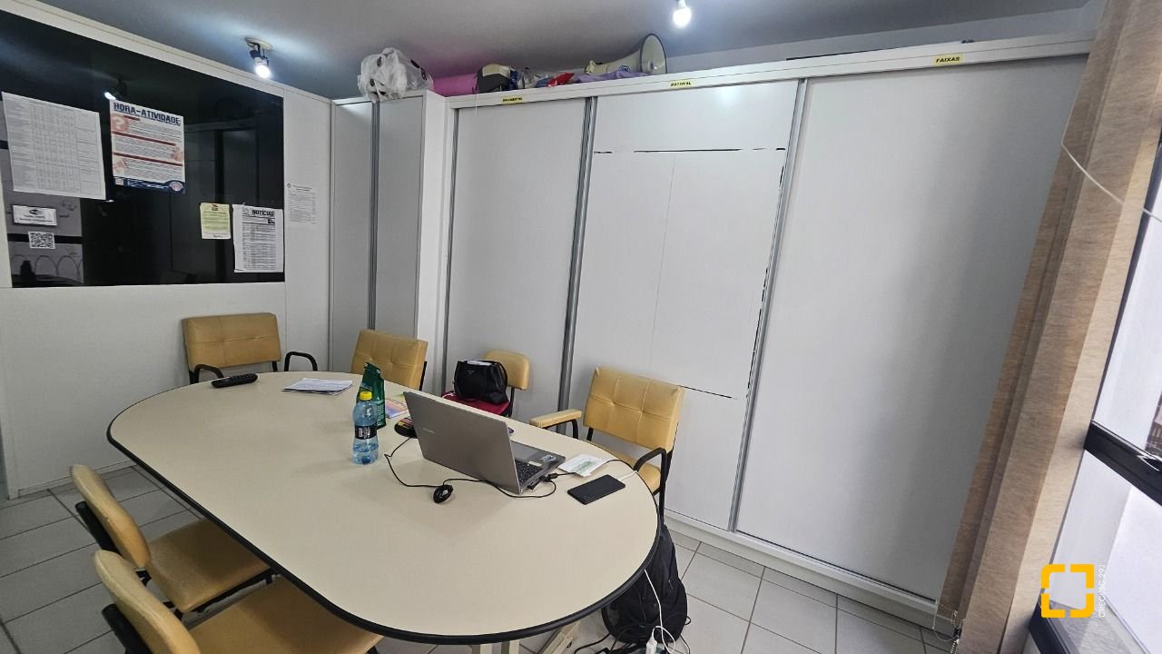 Sala com 32m², no bairro Centro em Florianópolis