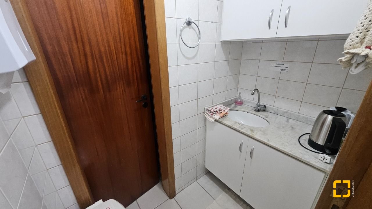 Sala com 32m², no bairro Centro em Florianópolis