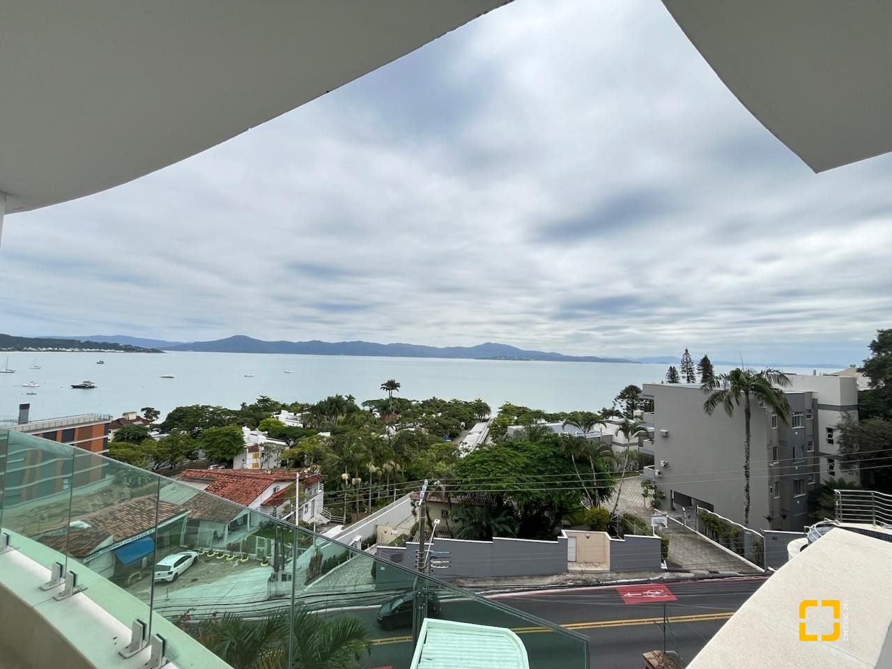 Apartamento com 280m², 4 quartos (sendo 4 suítes), 4 garagens, no bairro Canasvieiras em Florianópolis