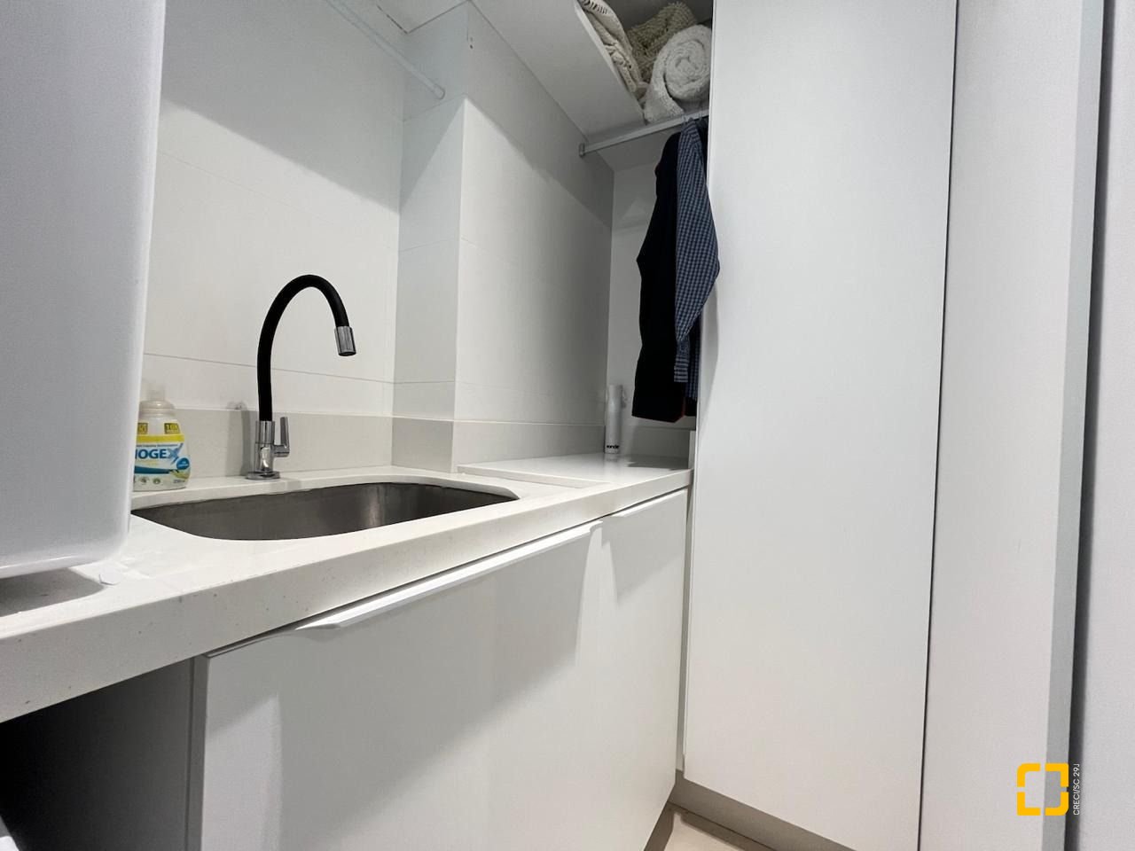 Apartamento com 280m², 4 quartos (sendo 4 suítes), 4 garagens, no bairro Canasvieiras em Florianópolis