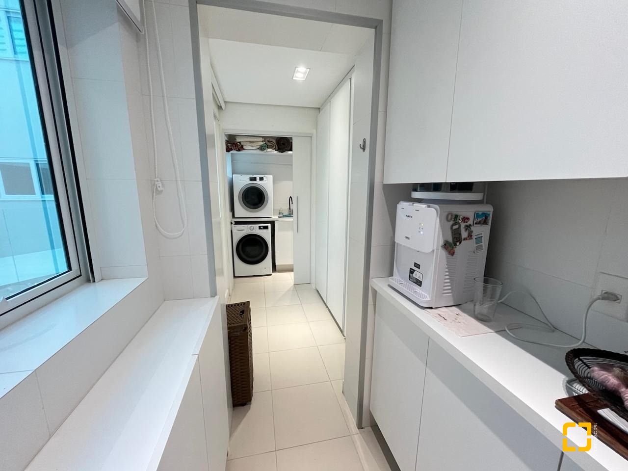 Apartamento com 280m², 4 quartos (sendo 4 suítes), 4 garagens, no bairro Canasvieiras em Florianópolis