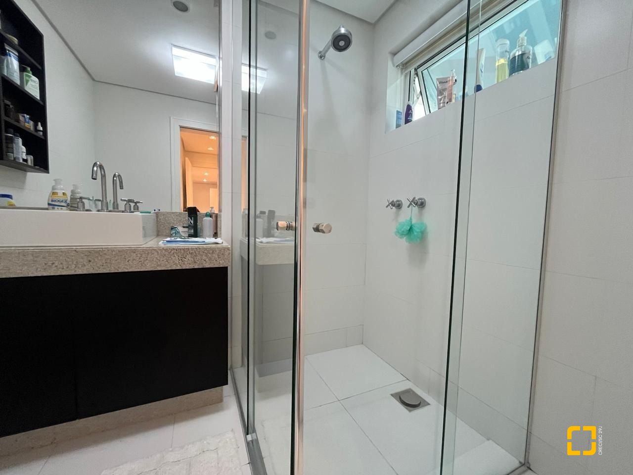 Apartamento com 280m², 4 quartos (sendo 4 suítes), 4 garagens, no bairro Canasvieiras em Florianópolis