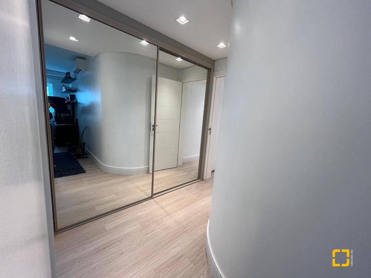 Apartamento com 280m², 4 quartos (sendo 4 suítes), 4 garagens, no bairro Canasvieiras em Florianópolis